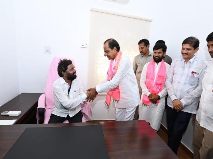 2 ex-MLAs of BJP from Maharashtra join BRS; CM KCR's strength increased | महाराष्ट्रातील भाजपाच्या २ माजी आमदारांचा BRS मध्ये प्रवेश; मुख्यमंत्री KCR यांची ताकद वाढली