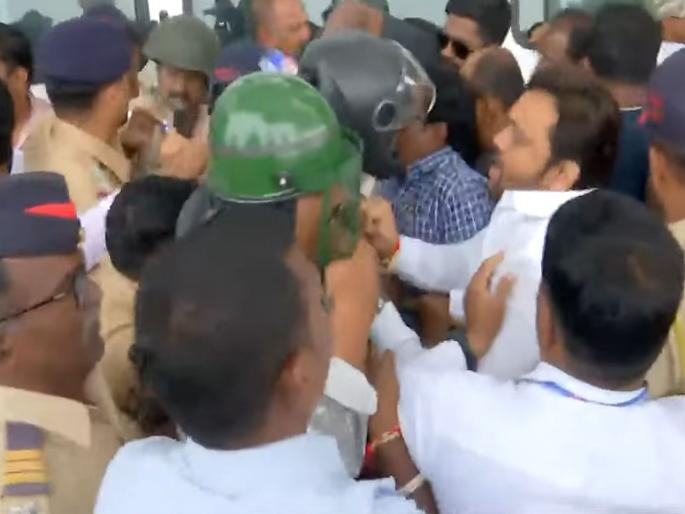Uddhav Thackeray group and BJP activists clashed at Chhatrapati Sambhajinagar when Aditya Thackeray tour | ठाकरे गट अन् भाजपा कार्यकर्ते भिडले; आदित्य ठाकरेंच्या दौऱ्यात मोठा राडा Uddhav Thackeray group and BJP activists clashed at Chhatrapati Sambhajinagar when Aditya Thackeray tour | ठाकरे गट अन् भाजपा कार्यकर्ते भिडले; आदित्य ठाकरेंच्या दौऱ्यात मोठा राडा