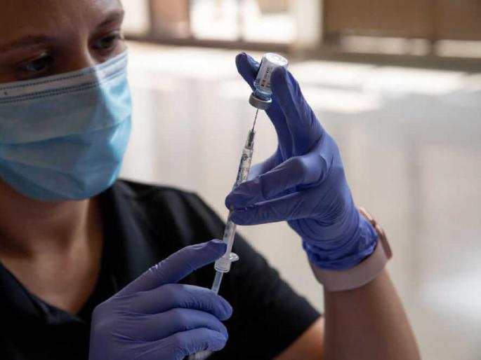 Omicron Variant: Booster dose failed in front of Omicron? Singhapor 2 people infected from cororna | Omicron Variant: ओमायक्रॉनसमोर बूस्टर डोस फेल? लसीचे कवच भेदून शरीरात शिरकाव Omicron Variant: Booster dose failed in front of Omicron? Singhapor 2 people infected from cororna | Omicron Variant: ओमायक्रॉनसमोर बूस्टर डोस फेल? लसीचे कवच भेदून शरीरात शिरकाव