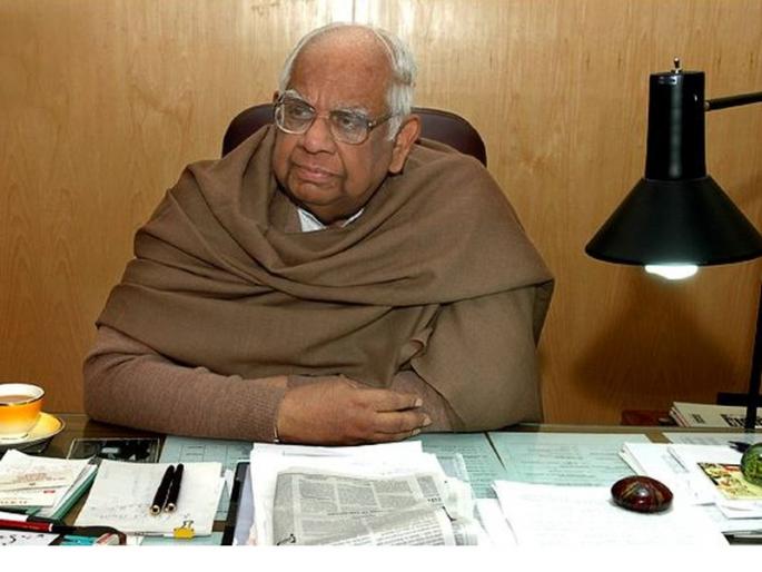 Somnath Chatterjee on ventilator support, condition critical | माजी लोकसभा अध्यक्ष 'सोमनाथ चटर्जी व्हेंटिलेटरवर' Somnath Chatterjee on ventilator support, condition critical | माजी लोकसभा अध्यक्ष 'सोमनाथ चटर्जी व्हेंटिलेटरवर'