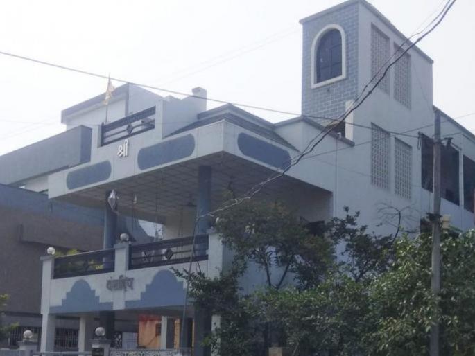 Plot Buying - Sales Scam: Many of the brokers interested in Talathi Chopade! | प्लॉट खरेदी- विक्री घोटाळा :तलाठी चोपडेच्या मर्जीतील दलालांचा अनेकांना ठेंगा! Plot Buying - Sales Scam: Many of the brokers interested in Talathi Chopade! | प्लॉट खरेदी- विक्री घोटाळा :तलाठी चोपडेच्या मर्जीतील दलालांचा अनेकांना ठेंगा!