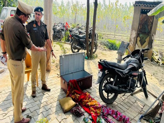 Body of 8-year-old boy found in Bareilly, Uttar Pradesh | तुटलेले दात, चॉकलेट अन् मृतदेह; लाल सुटकेसमध्ये होता ८ वर्षीय चिमुकला, उघडताच उडाला थरकाप Body of 8-year-old boy found in Bareilly, Uttar Pradesh | तुटलेले दात, चॉकलेट अन् मृतदेह; लाल सुटकेसमध्ये होता ८ वर्षीय चिमुकला, उघडताच उडाला थरकाप