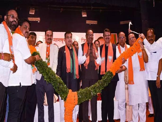 There is no reason to believe that everything is normal in the BJP Maharashtra | भाजपमध्ये सगळे आलबेल आहे, असे मानण्याचे कारण नाही; पक्षात सुप्त गटबाजीचे काटे There is no reason to believe that everything is normal in the BJP Maharashtra | भाजपमध्ये सगळे आलबेल आहे, असे मानण्याचे कारण नाही; पक्षात सुप्त गटबाजीचे काटे