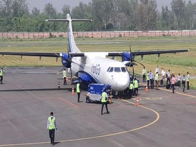 Flight Delayed By Six Hours Due To Girlfriend-Boyfriend Chat In Mangaluru | गर्लफ्रेंड-बॉयफ्रेंडच्या सीक्रेट चॅटमुळं विमान ६ तास खोळंबलं; १८५ प्रवासी वेठीस Flight Delayed By Six Hours Due To Girlfriend-Boyfriend Chat In Mangaluru | गर्लफ्रेंड-बॉयफ्रेंडच्या सीक्रेट चॅटमुळं विमान ६ तास खोळंबलं; १८५ प्रवासी वेठीस