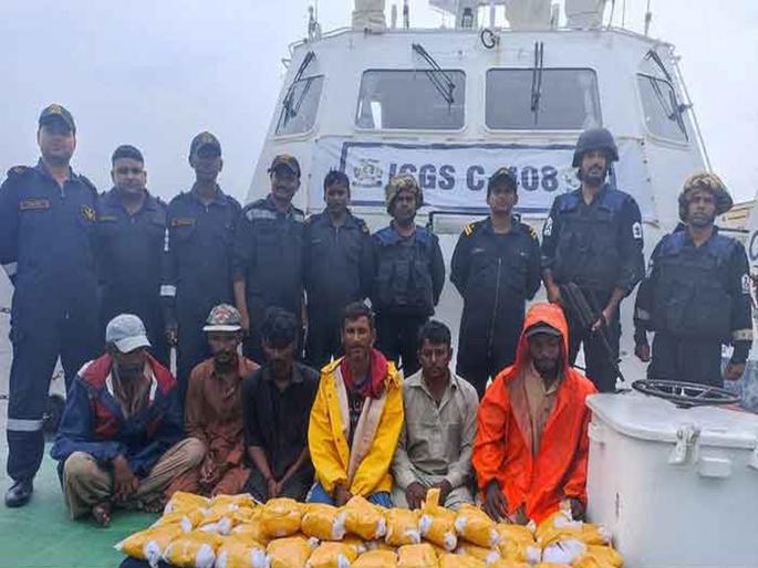 200 crore worth of drugs seized on Gujarat coast; 6 Pakistani nationals arrested | गुजरातच्या किनारपट्टीवर २०० कोटींचे ड्रग्ज जप्त; ६ पाकिस्तानी नागरिकांना अटक 200 crore worth of drugs seized on Gujarat coast; 6 Pakistani nationals arrested | गुजरातच्या किनारपट्टीवर २०० कोटींचे ड्रग्ज जप्त; ६ पाकिस्तानी नागरिकांना अटक