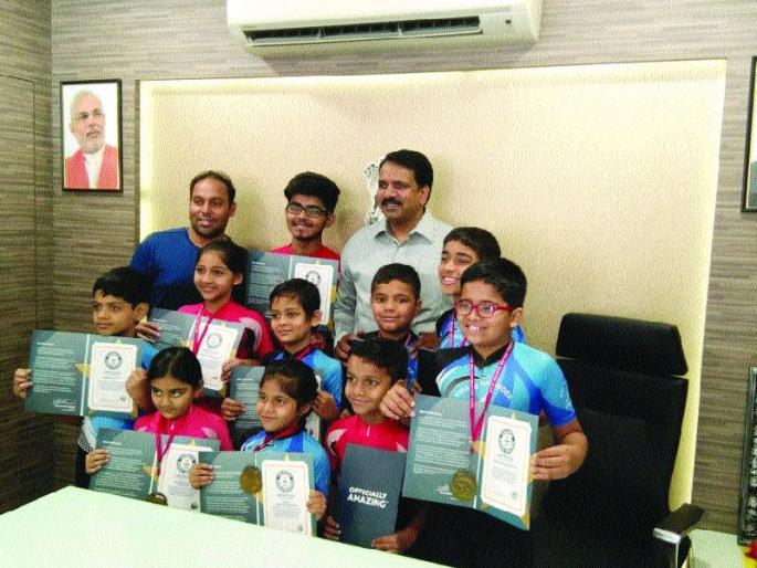 Meera-Bharinder's skaters were recorded in 'Guinness' | मीरा-भार्इंदरच्या स्केटिंगपटूंची ‘गिनीज’मध्ये नोंद Meera-Bharinder's skaters were recorded in 'Guinness' | मीरा-भार्इंदरच्या स्केटिंगपटूंची ‘गिनीज’मध्ये नोंद