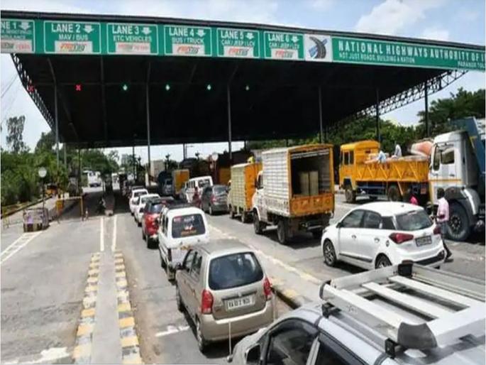 "Tolls are collected on highways but road maintenance is neglected" | "महामार्गावर टोल वसुल होतात पण रस्त्याच्या देखभालीकडे दुर्लक्ष केले जाते"  "Tolls are collected on highways but road maintenance is neglected" | "महामार्गावर टोल वसुल होतात पण रस्त्याच्या देखभालीकडे दुर्लक्ष केले जाते"
