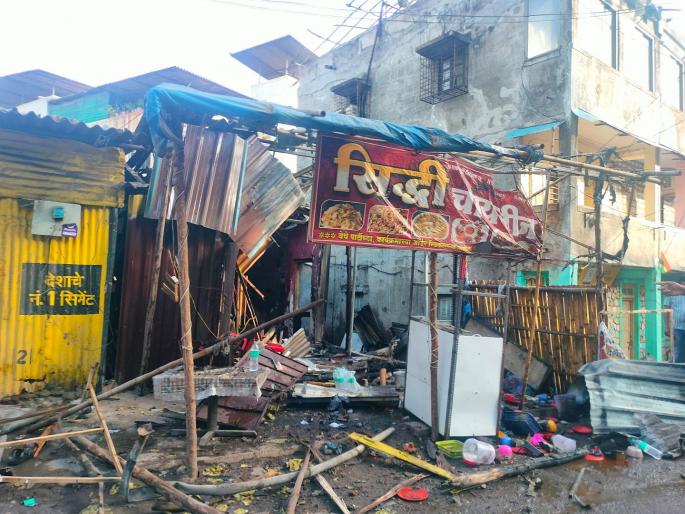 Cylinder blast at Siddhi Chinese Centre; 9 people who went to extinguish the fire were injured | सिध्दी चायनीज सेंटरमध्ये सिलेंडरचा स्फोट; आग विझवायला गेलेले ९ जण जखमी Cylinder blast at Siddhi Chinese Centre; 9 people who went to extinguish the fire were injured | सिध्दी चायनीज सेंटरमध्ये सिलेंडरचा स्फोट; आग विझवायला गेलेले ९ जण जखमी