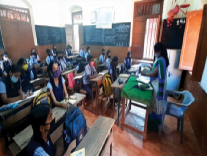 The school bell rang in Matheran | माथेरानमधील शाळांची घंटा वाजली The school bell rang in Matheran | माथेरानमधील शाळांची घंटा वाजली
