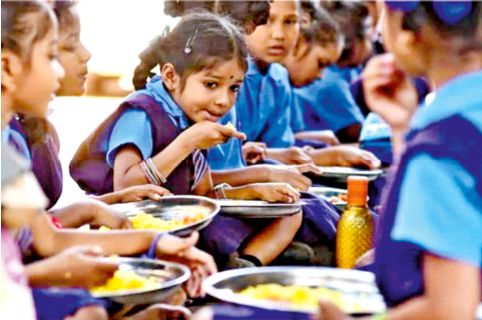 Should teachers who cook 'khichdi' now also roll 'parathas'? | ‘खिचडी’ शिजविणाऱ्या शिक्षकांनीच आता ‘पराठे’ही लाटावे काय? Should teachers who cook 'khichdi' now also roll 'parathas'? | ‘खिचडी’ शिजविणाऱ्या शिक्षकांनीच आता ‘पराठे’ही लाटावे काय?