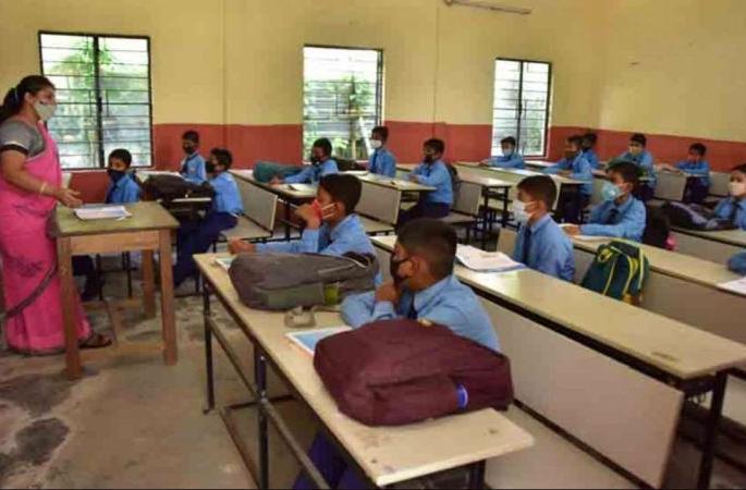 8686 students attended in the first week; Everyone is cool | पहिल्या आठवड्यात ८६८६ विद्यार्थी हजर; सर्वजण ठणठणीत 8686 students attended in the first week; Everyone is cool | पहिल्या आठवड्यात ८६८६ विद्यार्थी हजर; सर्वजण ठणठणीत