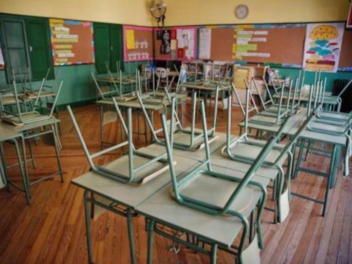 Corona fear: Schools will continue in rural areas, excluding cities | कोरोनाचा धसका : शहरे वगळून ग्रामीण भागात शाळा सुरूच राहणार Corona fear: Schools will continue in rural areas, excluding cities | कोरोनाचा धसका : शहरे वगळून ग्रामीण भागात शाळा सुरूच राहणार