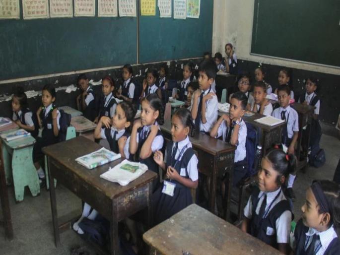 Playing with students lives There is a shocking information that Pune Municipal Schools are not in 100 buildings | विद्यार्थ्यांच्या जिवाशी खेळ; पुणे महापालिका शाळांच्या १०० इमारतीत अग्निशामक यंत्रणा नसल्याची धक्कादायक माहिती समोर Playing with students lives There is a shocking information that Pune Municipal Schools are not in 100 buildings | विद्यार्थ्यांच्या जिवाशी खेळ; पुणे महापालिका शाळांच्या १०० इमारतीत अग्निशामक यंत्रणा नसल्याची धक्कादायक माहिती समोर
