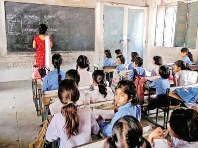 The number of teachers in rural areas is 20; still three teachers, dissatisfaction in cities | ग्रामीण भागात पटसंख्या २०; तरीही तीन शिक्षक, शहरांत नाराजी The number of teachers in rural areas is 20; still three teachers, dissatisfaction in cities | ग्रामीण भागात पटसंख्या २०; तरीही तीन शिक्षक, शहरांत नाराजी