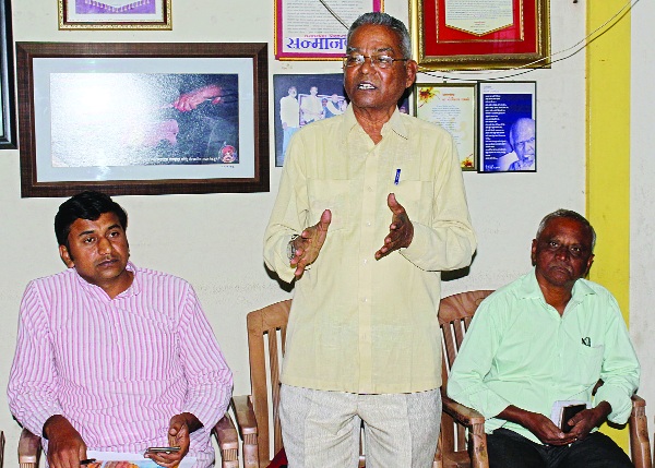 Fight Against 'Corporate Schools', Save Fight Education Conflict Committee: Decision in the meeting, prohibition by teachers' office officials | ‘कॉर्पोरेट शाळा’ विरोधात लढा शिक्षण वाचवा संघर्ष समिती : बैठकीत निर्णय, शिक्षक संघटनेच्या पदाधिकाºयांकडून निषेध Fight Against 'Corporate Schools', Save Fight Education Conflict Committee: Decision in the meeting, prohibition by teachers' office officials | ‘कॉर्पोरेट शाळा’ विरोधात लढा शिक्षण वाचवा संघर्ष समिती : बैठकीत निर्णय, शिक्षक संघटनेच्या पदाधिकाºयांकडून निषेध