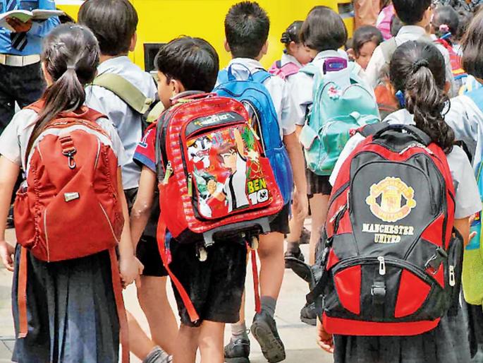Dahanu students' backpacks will weigh less | डहाणूतील विद्यार्थ्यांच्या दप्तराचे वजन होणार कमी Dahanu students' backpacks will weigh less | डहाणूतील विद्यार्थ्यांच्या दप्तराचे वजन होणार कमी
