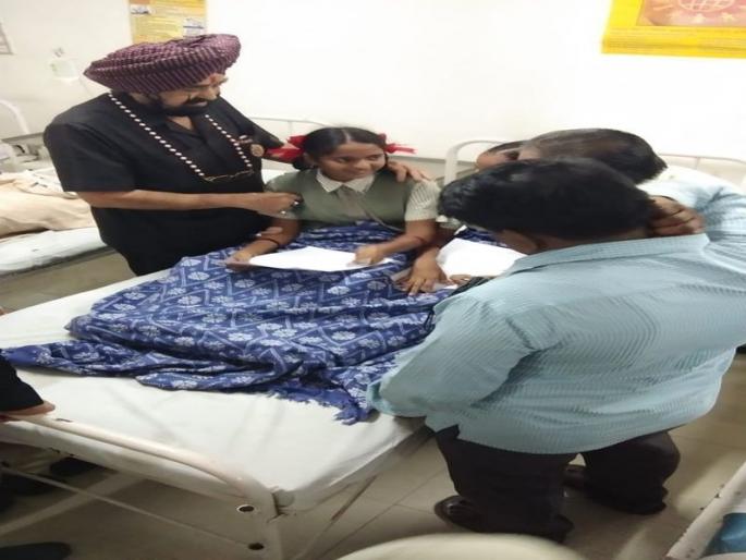 Students get poisoned from Bhandup school | भांडुपमध्ये शाळेत विद्यार्थ्यांना खिचडीतून विषबाधा Students get poisoned from Bhandup school | भांडुपमध्ये शाळेत विद्यार्थ्यांना खिचडीतून विषबाधा