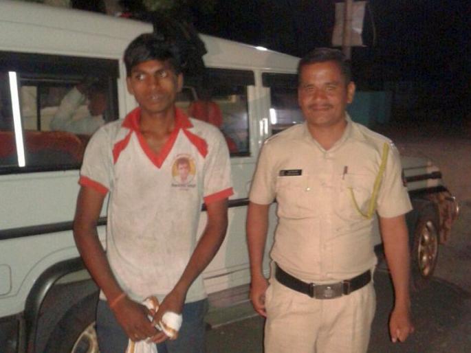 10 months ago, the police left the house and did not want to study | अभ्यासाचा कंटाळा आल्याने १० महिन्यांपूर्वी घर सोडलेल्या मुलाला पोलिसांनी काढले शोधून 10 months ago, the police left the house and did not want to study | अभ्यासाचा कंटाळा आल्याने १० महिन्यांपूर्वी घर सोडलेल्या मुलाला पोलिसांनी काढले शोधून