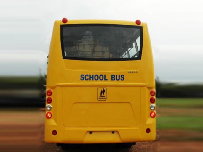 5-year-old boy dies in school bus crash mother seriously injured case filed against bus driver and school founder | स्कूलबसच्या धडकेत ५ वर्षीय बालकाचा मृत्यू; आई गंभीर जखमी, बसचालकासह शाळेच्या संस्थापकाविरोधात गुन्हा