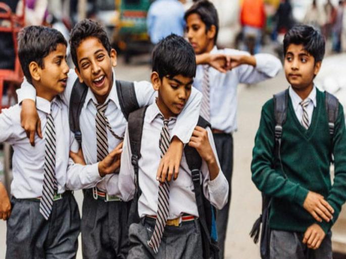 Study understands and hands on meetings with friends says the student Offline school life is happy | "अभ्यास समजतो अन् मित्रमैत्रिणींशी हाेते भेट", विद्यार्थी म्हणतात; ऑफलाइन शाळांची मज्जाच... Study understands and hands on meetings with friends says the student Offline school life is happy | "अभ्यास समजतो अन् मित्रमैत्रिणींशी हाेते भेट", विद्यार्थी म्हणतात; ऑफलाइन शाळांची मज्जाच...