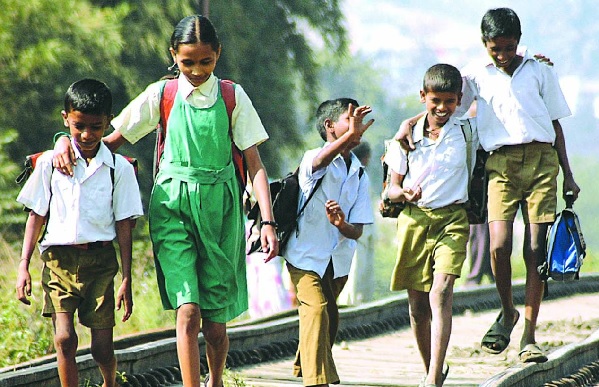  Student leak; Organizations Moving - Educational | विद्यार्थ्यांची गळती; संस्थाचालकांची चलती -- शैक्षणिक