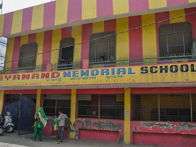 Thousands of students from unauthorized schools in Mumbra area decide to adjust to other schools | मुंब्रा परिसरातील अनधिकृत शाळांच्या हजारो विद्यार्थ्यांचे अन्य शाळेत समायोजनाचा निर्णय Thousands of students from unauthorized schools in Mumbra area decide to adjust to other schools | मुंब्रा परिसरातील अनधिकृत शाळांच्या हजारो विद्यार्थ्यांचे अन्य शाळेत समायोजनाचा निर्णय