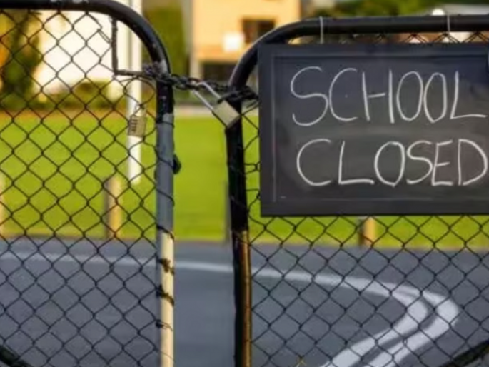 Shocking! Closed schools are also in the list of government subsidies | धक्कादायक ! बंद शाळाही शासन अनुदानाच्या यादीत, शैक्षणिक वर्तुळात खळबळ Shocking! Closed schools are also in the list of government subsidies | धक्कादायक ! बंद शाळाही शासन अनुदानाच्या यादीत, शैक्षणिक वर्तुळात खळबळ