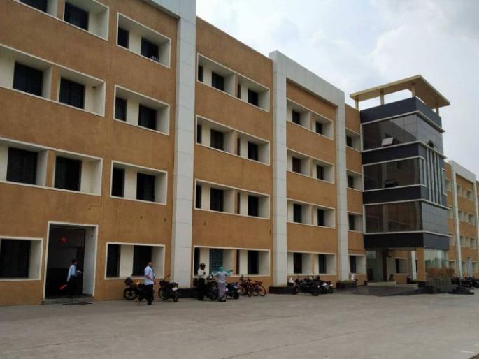 Education Minister instructs fee reduction of 15 per cent, Deputy Director 25 per cent reduction | शिक्षणमंत्र्यांची फी कपात १५ टक्के, उपसंचालकांचे २५ टक्के कपातीचे निर्देश Education Minister instructs fee reduction of 15 per cent, Deputy Director 25 per cent reduction | शिक्षणमंत्र्यांची फी कपात १५ टक्के, उपसंचालकांचे २५ टक्के कपातीचे निर्देश