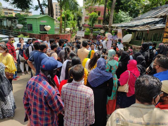 Parents continue to protest against arbitrary collection of fees from private schools | खासगी शाळांच्या मनमानी फी वसुलीविरोधात पालकांची वणवण सुरूच Parents continue to protest against arbitrary collection of fees from private schools | खासगी शाळांच्या मनमानी फी वसुलीविरोधात पालकांची वणवण सुरूच