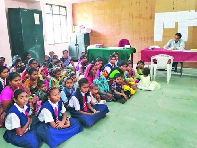 The school began in Bhivapur Panchayat Samiti of Nagpur district | नागपूर जिल्ह्यातील  भिवापूर पंचायत समितीत भरली शाळा