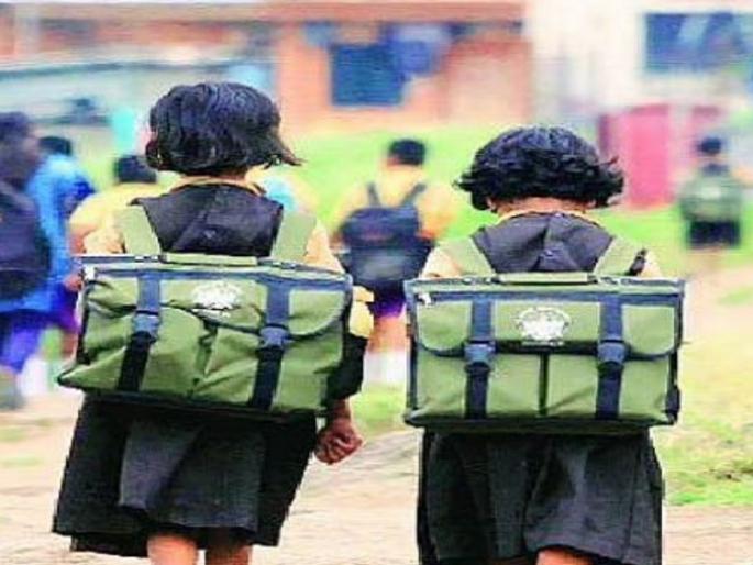 Take action against the school for making the student stand at the gate for not paying the 'fee' | School Open: ‘फी’ न भरल्याने विद्यार्थ्याला गेटवर उभे करणाऱ्या शाळेवर कारवाई करा Take action against the school for making the student stand at the gate for not paying the 'fee' | School Open: ‘फी’ न भरल्याने विद्यार्थ्याला गेटवर उभे करणाऱ्या शाळेवर कारवाई करा