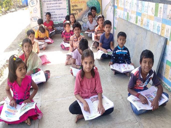 In the next five years first to fifth grade students will receive bilingual books | येत्या पाच वर्षांत पहिली ते पाचवीच्या विद्यार्थ्यांना मिळणार द्विभाषिक पुस्तके In the next five years first to fifth grade students will receive bilingual books | येत्या पाच वर्षांत पहिली ते पाचवीच्या विद्यार्थ्यांना मिळणार द्विभाषिक पुस्तके