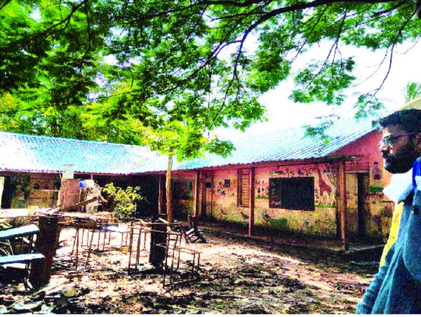 When will we get Rs 15 crore for repairing flood-hit schools? | पूरग्रस्त शाळांच्या दुरुस्तीचे १५ कोटी कधी मिळणार? When will we get Rs 15 crore for repairing flood-hit schools? | पूरग्रस्त शाळांच्या दुरुस्तीचे १५ कोटी कधी मिळणार?