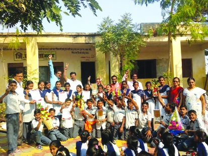 Good day to school, due to goal-seekers teacher | ध्येयवेड्या शिक्षकांमुळे वरवट जि़प़ शाळेला चांगले दिवस