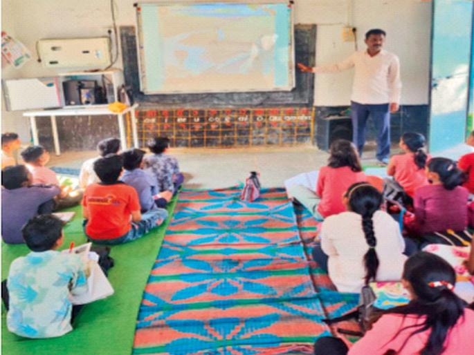 365 days of school for the future of children, teachers work during holidays; results are also excellent | मुलांच्या भवितव्यासाठी ३६५ दिवस शाळा, सुटीत शिक्षक कामावर; निकालही उत्कृष्ट 365 days of school for the future of children, teachers work during holidays; results are also excellent | मुलांच्या भवितव्यासाठी ३६५ दिवस शाळा, सुटीत शिक्षक कामावर; निकालही उत्कृष्ट