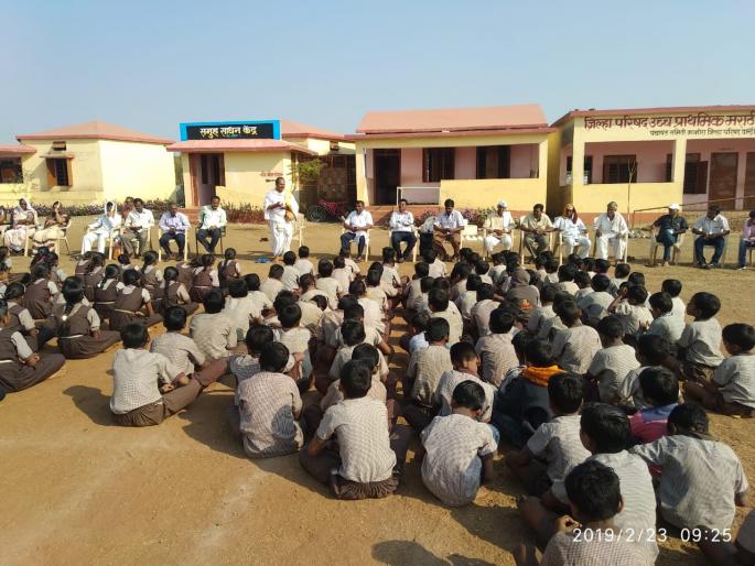 Teachers, students get lessons of addiction free | शिक्षक, विद्यार्थ्यांना व्यसनमुक्तीचे धडे Teachers, students get lessons of addiction free | शिक्षक, विद्यार्थ्यांना व्यसनमुक्तीचे धडे