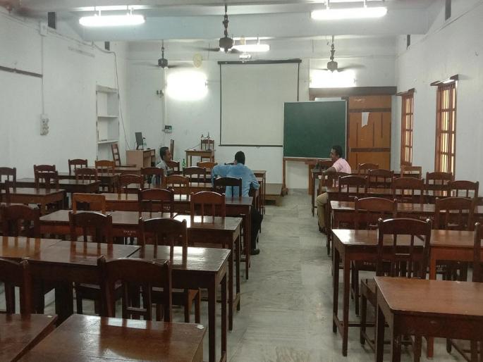 Editorial on not single student in 8000 government schools in the country | शाळेची नव्हे, धोक्याची घंटा! सरकारी अनास्था आणि 'विनाअनुदानित' इंग्रजी शाळांचा वाढता बाजार Editorial on not single student in 8000 government schools in the country | शाळेची नव्हे, धोक्याची घंटा! सरकारी अनास्था आणि 'विनाअनुदानित' इंग्रजी शाळांचा वाढता बाजार