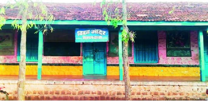 37 square rooms of Badhanglaj taluka: - Many schools burst into clutter, door-to-door debris | गडहिंग्लज तालुक्यातील ३७ वर्गखोल्या नादुरुस्त :- अनेक शाळांची कौले फुटली, दारे-खिडक्यांची मोडतोड