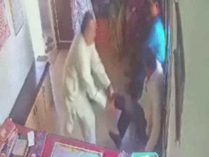 school principal caught on camera assaulting teacher inside his office in bharuch district of gujarat | काही सेकंदात १८ थप्पड... मुख्याध्यापकाने केली शिक्षकाला मारहाण, Video व्हायरल school principal caught on camera assaulting teacher inside his office in bharuch district of gujarat | काही सेकंदात १८ थप्पड... मुख्याध्यापकाने केली शिक्षकाला मारहाण, Video व्हायरल