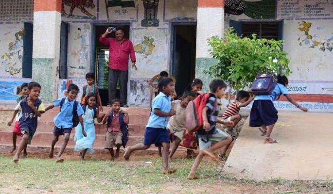 The importance of Guruji and school increased due to lockdown .....! | लॉकडाऊनमुळे वाढले गुरुजी व शाळेचे महत्त्व.....!