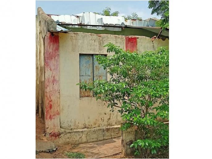 Four years later, the collapsed classroom ceiling of zp school kunghada not repair yet | चार वर्ष उलटली तरी जि.प शाळेच्या वर्गखोलीचे कोसळलेले छत ‘जैसे थे’च Four years later, the collapsed classroom ceiling of zp school kunghada not repair yet | चार वर्ष उलटली तरी जि.प शाळेच्या वर्गखोलीचे कोसळलेले छत ‘जैसे थे’च