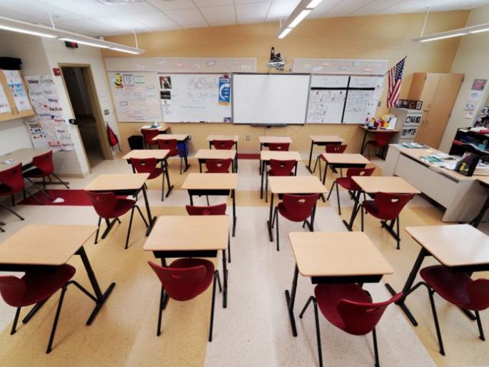 To send children to school or not? ... Confusion among parents | मुलांना शाळेत पाठवायचे की नाही ?...पालकांमध्ये संभ्रम To send children to school or not? ... Confusion among parents | मुलांना शाळेत पाठवायचे की नाही ?...पालकांमध्ये संभ्रम