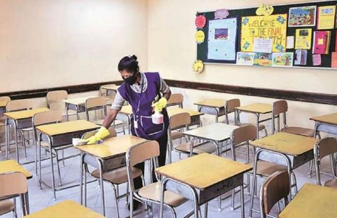 Parents reluctant to send their children to school! | मुलांना शाळेत पाठविण्यास पालक अनुत्सुक! Parents reluctant to send their children to school! | मुलांना शाळेत पाठविण्यास पालक अनुत्सुक!