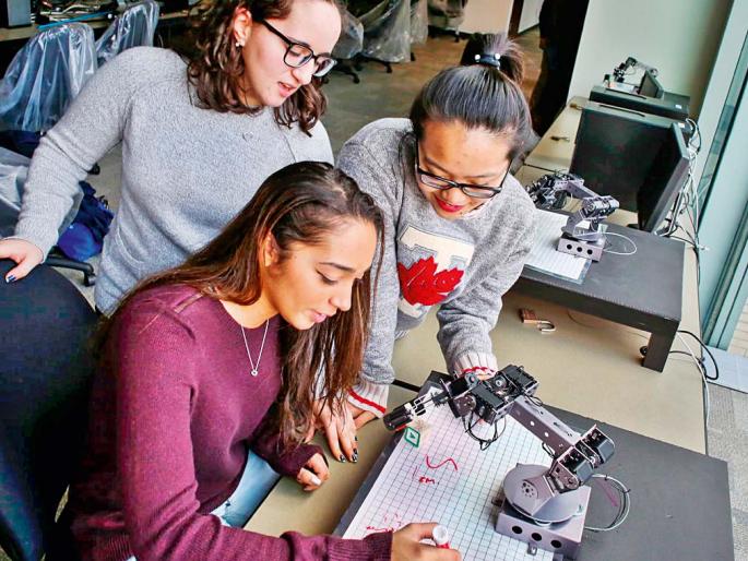 Career opportunity in new era, be alert! | टिपिकल वाटेवर करिअरचा भोपळा? Career opportunity in new era, be alert! | टिपिकल वाटेवर करिअरचा भोपळा?