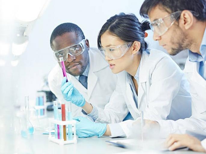 big problem of students :due to lack of money and system limitations occur to research | बुध्दिमत्ता आहे, पण पैसा, यंत्रणा नाही  : विद्यार्थ्यांना मिळतेय वरवरचे ज्ञान, संशोधनाला मर्यादा big problem of students :due to lack of money and system limitations occur to research | बुध्दिमत्ता आहे, पण पैसा, यंत्रणा नाही  : विद्यार्थ्यांना मिळतेय वरवरचे ज्ञान, संशोधनाला मर्यादा