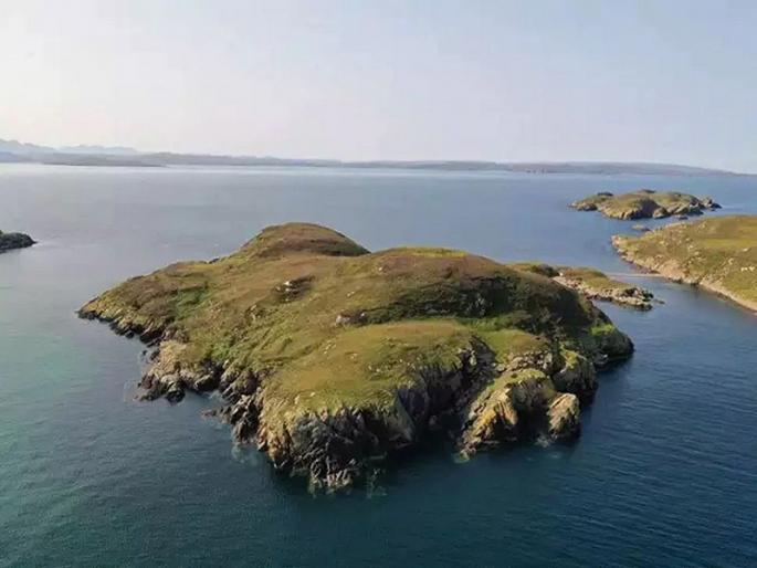 You can get a whole island for the price of a flat, you will be amazed at the beauty | एका फ्लॅटच्या किमतीत मिळत आहे अख्ख बेट, बेटावरील सौंदर्य पाहून व्हाल चकीत