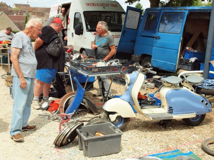 The current system of scooters is complicated and there is no option without mechanic | स्कूटरचे सध्याचे तरी तंत्र क्लिष्ट असून मेकॅनिकशिवाय पर्याय नाही