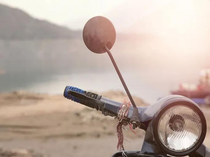 Gujarat man kills wife ferries her body on scooter for 10 kilometres | वाद टोकाला गेल्यानं पत्नीचा खून केला; मृतदेह सोबत घेऊन 'तो' स्कूटरवरून १० किलोमीटर फिरला Gujarat man kills wife ferries her body on scooter for 10 kilometres | वाद टोकाला गेल्यानं पत्नीचा खून केला; मृतदेह सोबत घेऊन 'तो' स्कूटरवरून १० किलोमीटर फिरला