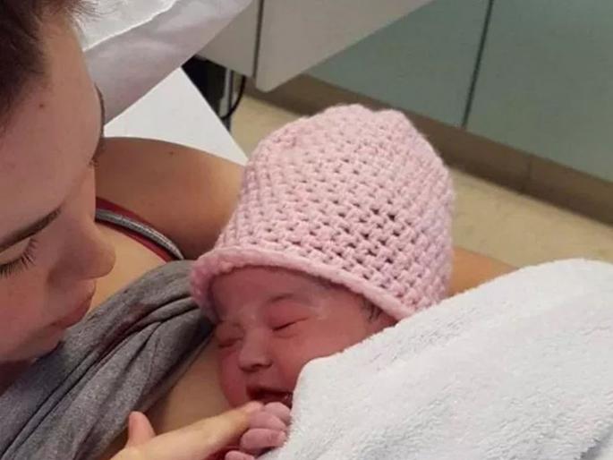 UK woman goes to bed with flat stomach wakes up with baby bump and gives birth 45 minutes later | रात्री झोपताना काही नव्हतं, सकाळी पोट दिसलं... ४५ मिनिटांत झाली आई!