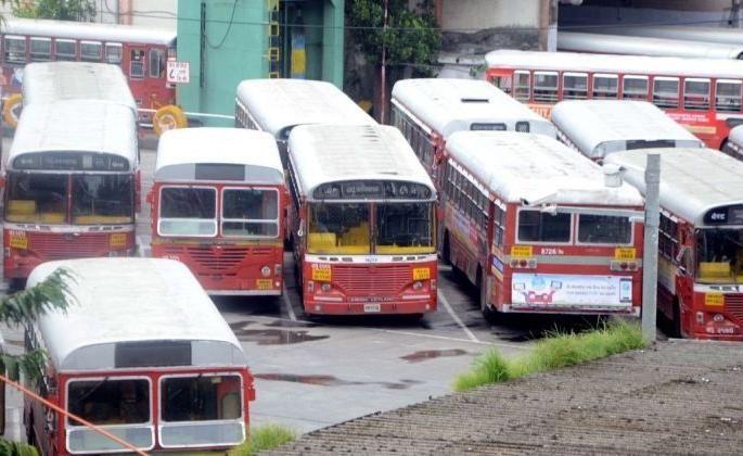 The scrap buses auction plod : 228 scrap buses in waste | भंगार बसचा लिलाव रखडला  : २२८ भंगार बसेस पडून The scrap buses auction plod : 228 scrap buses in waste | भंगार बसचा लिलाव रखडला  : २२८ भंगार बसेस पडून